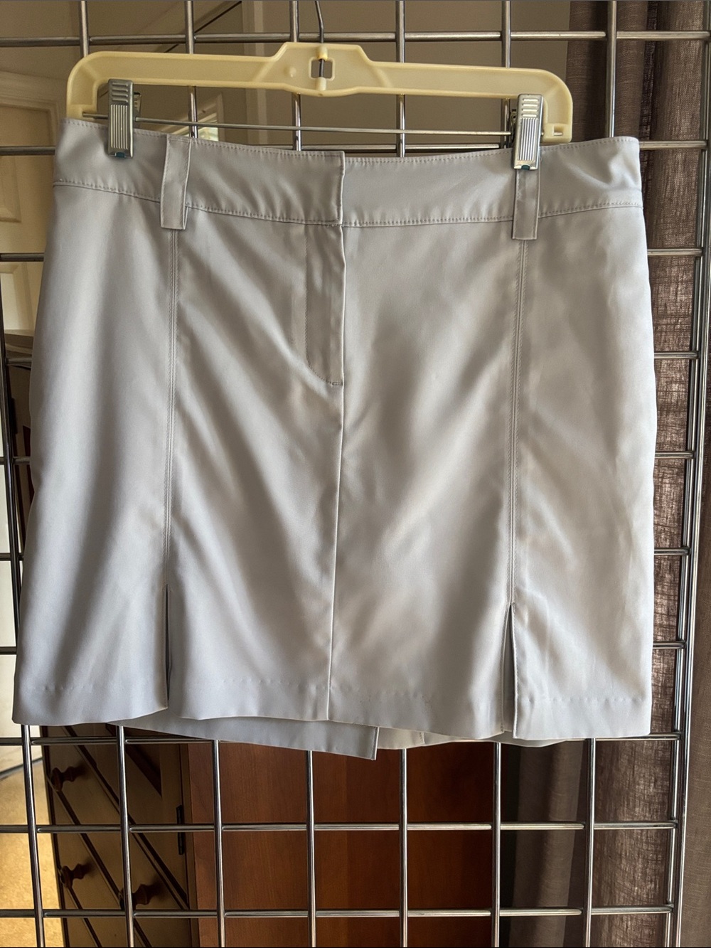 Izod Golf Skort in Light Taupe /Gray - Size 8
